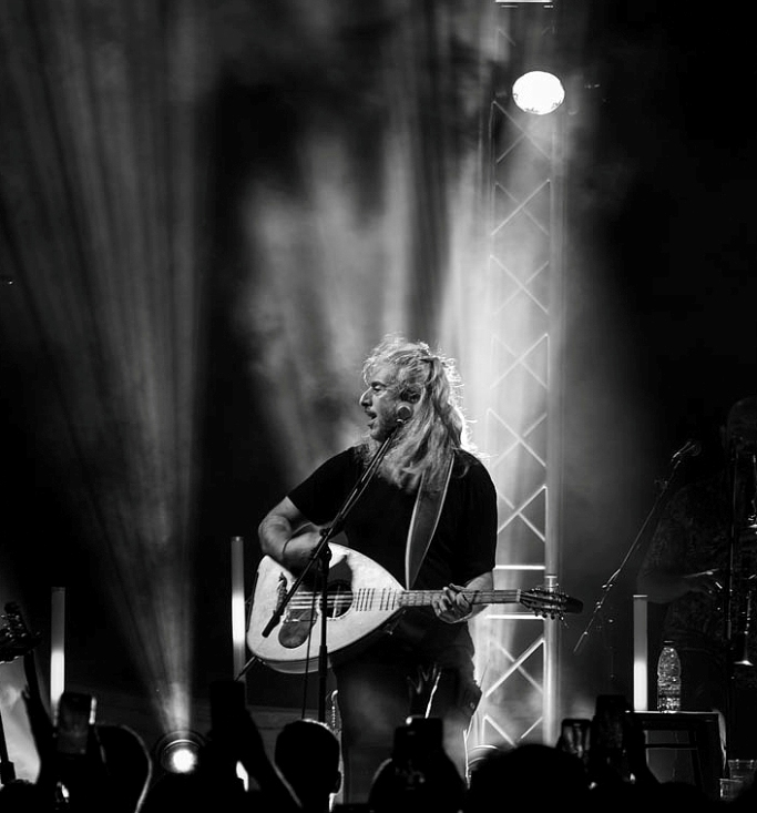 Ο Γιάννης Χαρούλης στο Σταυρό του Νότου