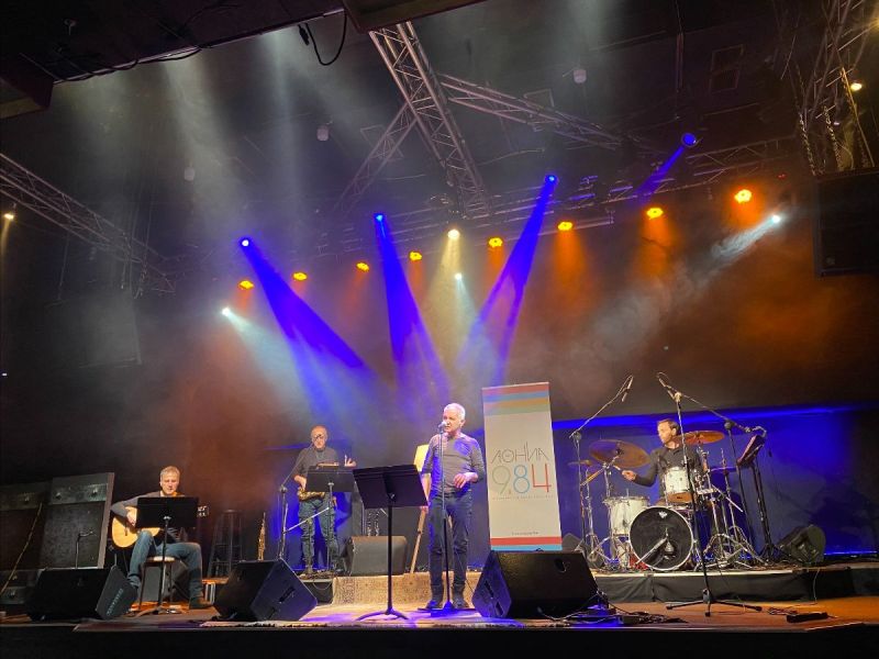 Απόψε στις 9 η πρώτη συναυλία του Αθήνα 9.84 με Χρήστο Θηβαίο 