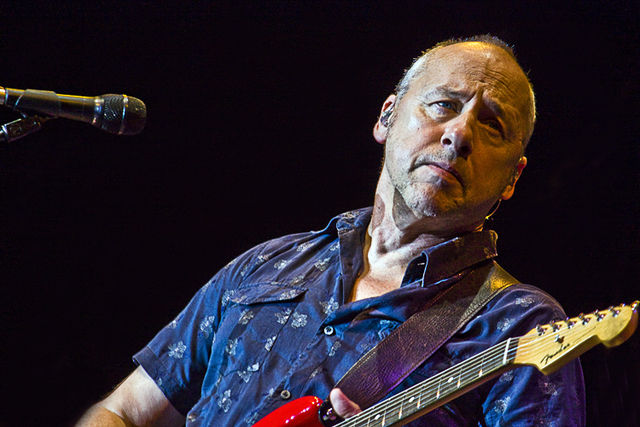 Ο Mark Knopfler των Dire Straits βγάζει σε δημοπρασία 120 κιθάρες 