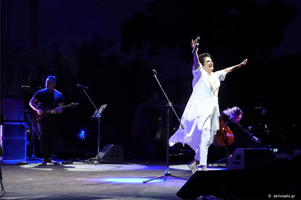 Η Άλκηστις Πρωτοψάλτη στον Κήπο του Μεγάρου 