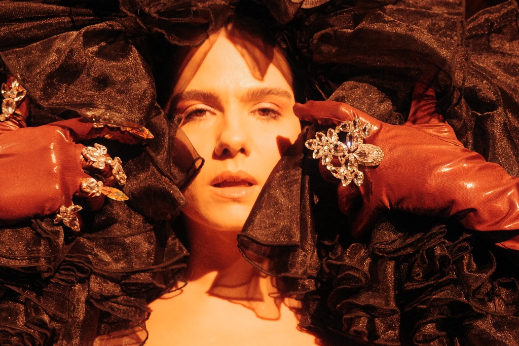 «Bad News»: H Alexandra Sieti γράφει για το νέο τραγούδι της