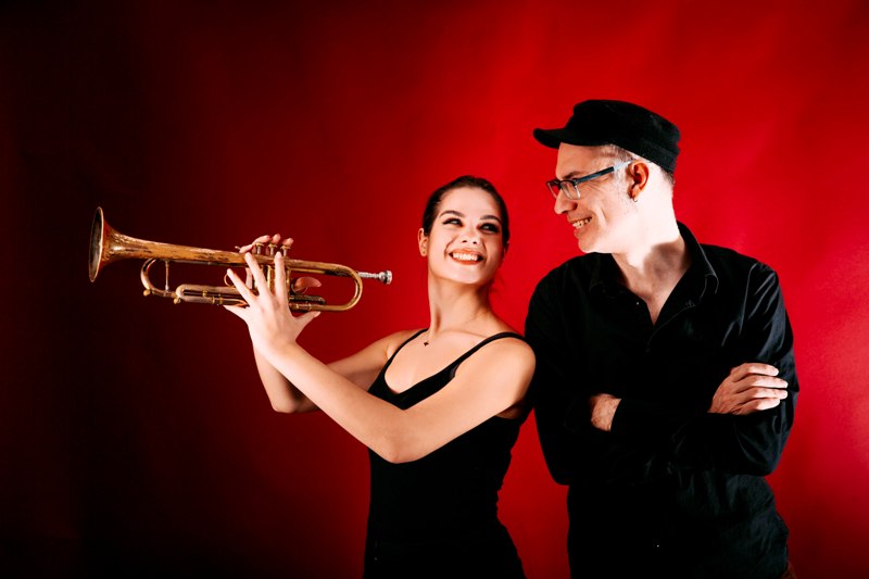 Ο Γιώργος Αβραμίδης και η νέα του μπάντα Invented Memories