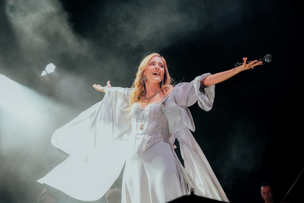 Η Νατασσα Μποφίλιου στο Θέατρο Λυκαβηττού