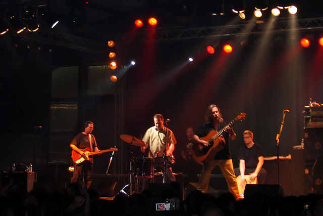 Οι Violent Femmes ξαναβγάζουν το ομώνυμο ντεμπούτο τους άλμπουμ για την 40η επέτειο του