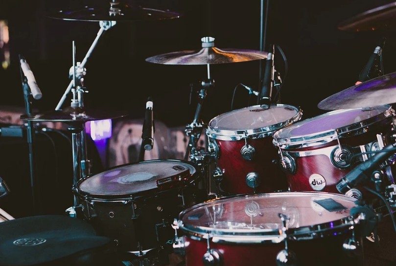 Επιστροφή της μουσικής, τέλος ο περιορισμός ωραρίου