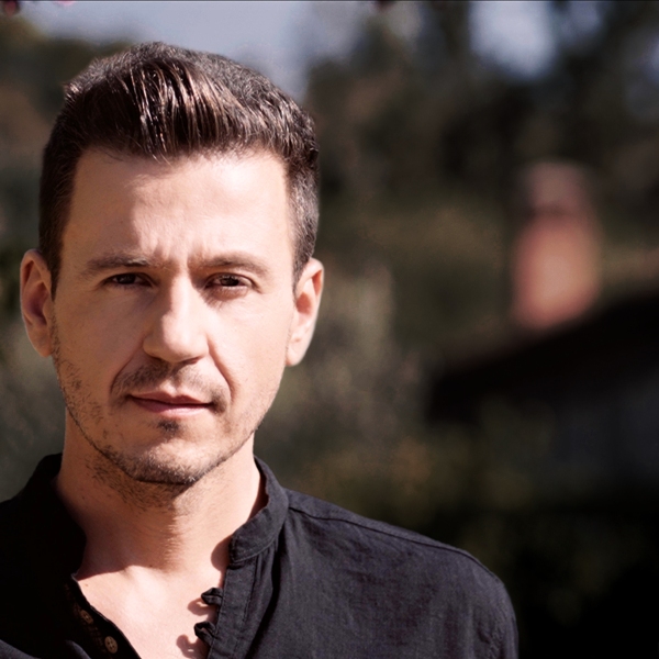 Ο Θανάσης Σκαργιώτης στο Γυάλινο Up Stage