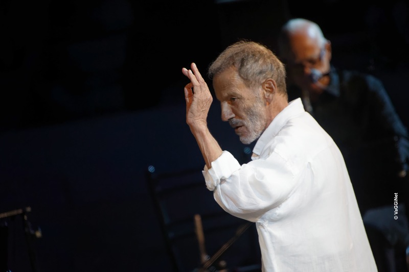 Ο Σταύρος Ξαρχάκος στο Παλλάς 