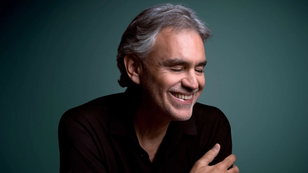 Απόψε: ο Andrea Bocelli σε live streaming μέσα από το επιβλητικό αλλά άδειο Duomo