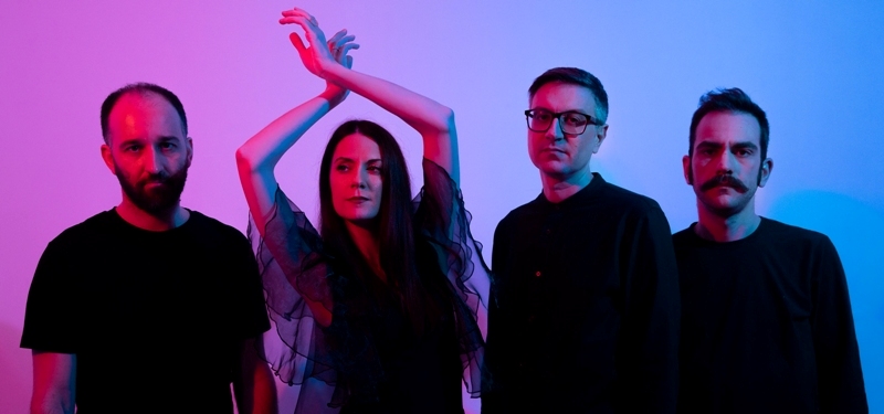 Επιμένουμε στην προσπάθεια αυτοπροσδιορισμού μέσα από μουσικές και στίχους