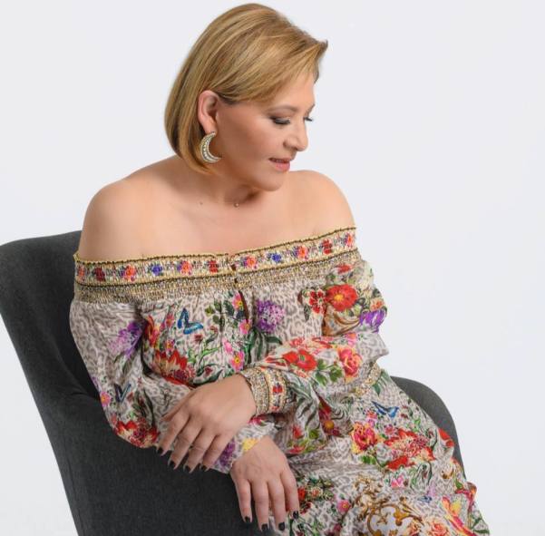 Η Γιώτα Νέγκα στο Κηποθέατρο Παπάγου