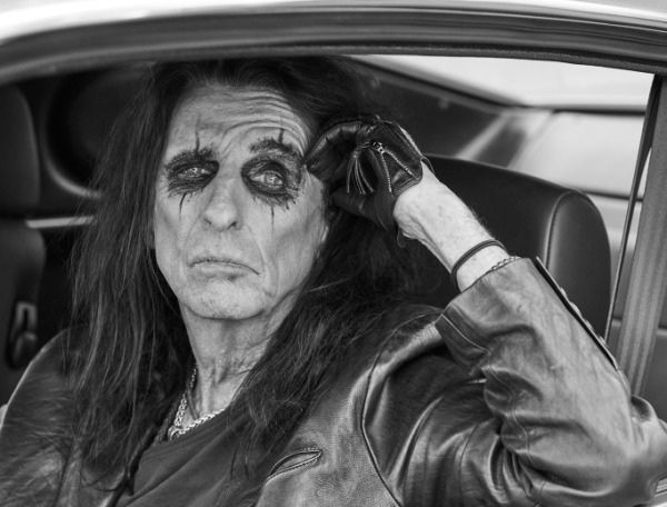 Ο Alice Cooper νανουρίζει βρέφη με τα τραγούδια του