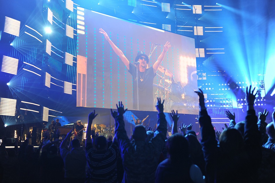 Πανηγυρίζουν τα εγγλέζικα φεστιβάλ για την άρση της καραντίνας