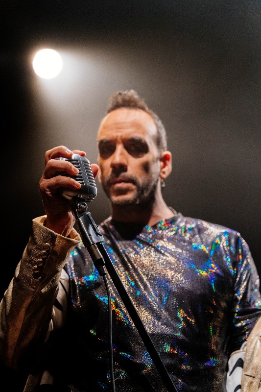 Ο Πάνος Μουζουράκης τις φετινές γιορτές μεταμορφώνεται σε Σκρούτζ