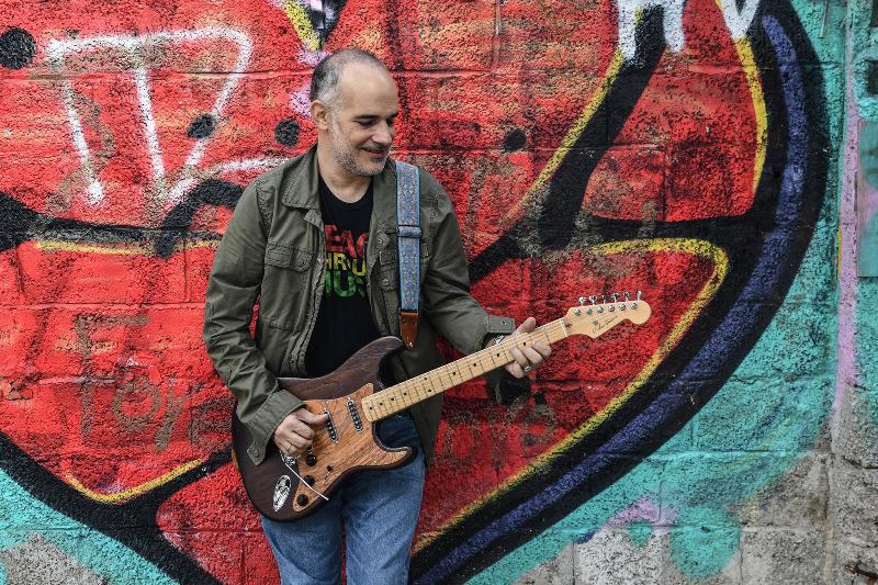 Κώστας Λεμονίδης και The Lemon Pies στο Γυάλινο Upstage