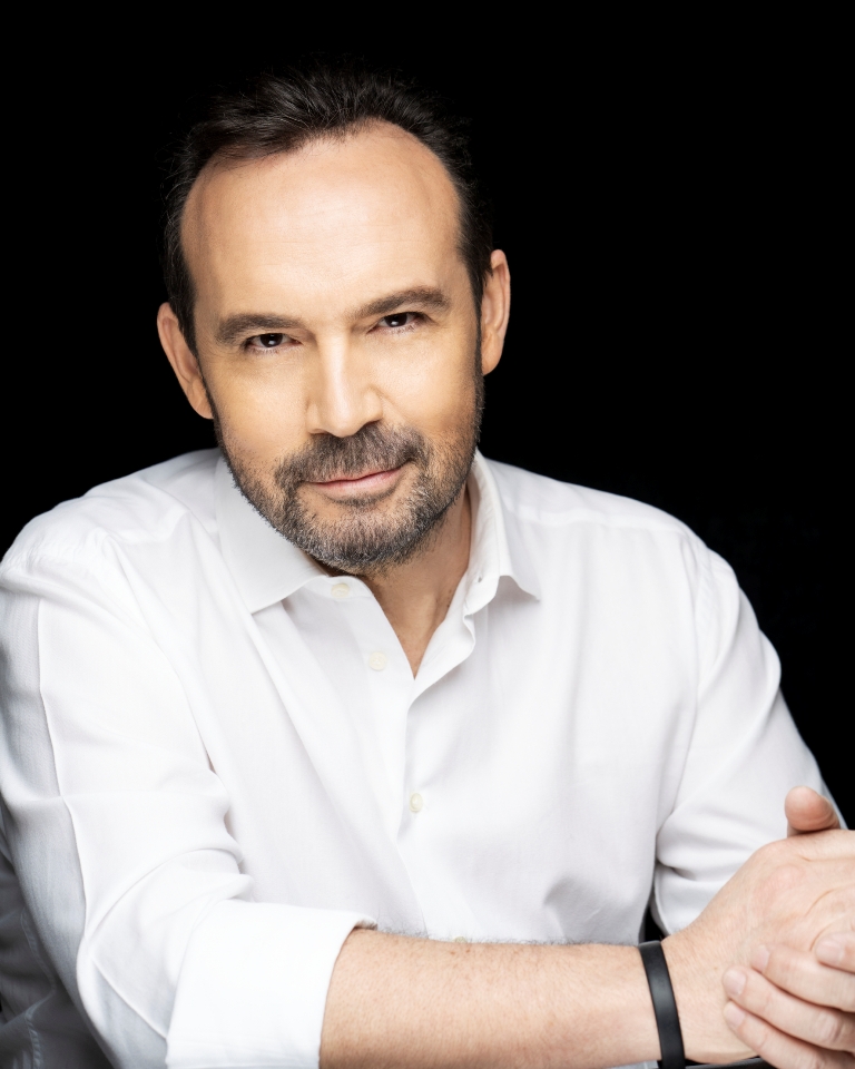 O Κώστας Μακεδόνας στην Ταράτσα του Λαμπέτη