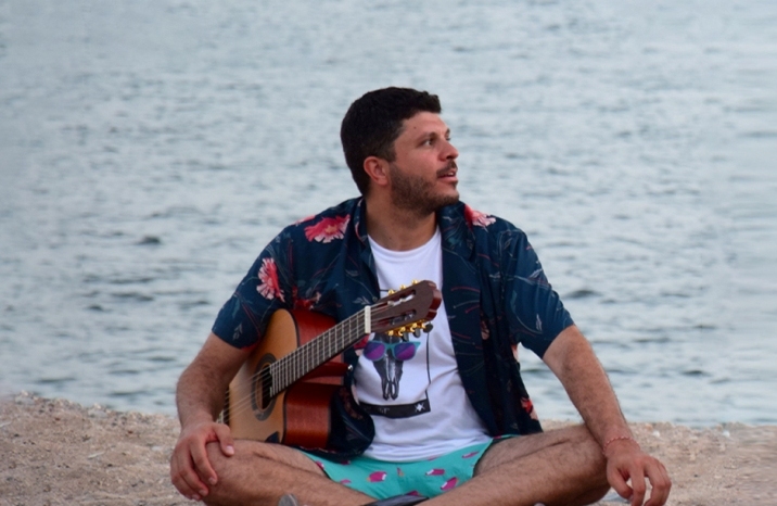 Νέο τραγούδι από τον Άλκη Ζούκα