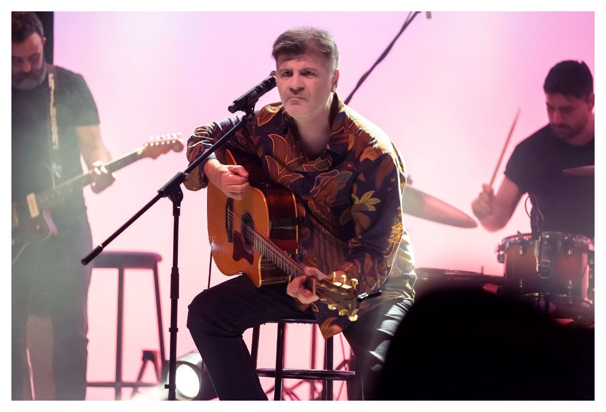 Πήγαμε, είδαμε τον Φοίβο Δεληβοριά στο Κύτταρο