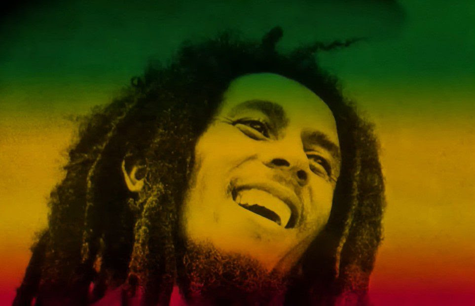 O Bob Marley να ενώνει τα χέρια των δύο πολιτικών αντιπάλων πάνω στη σκηνή