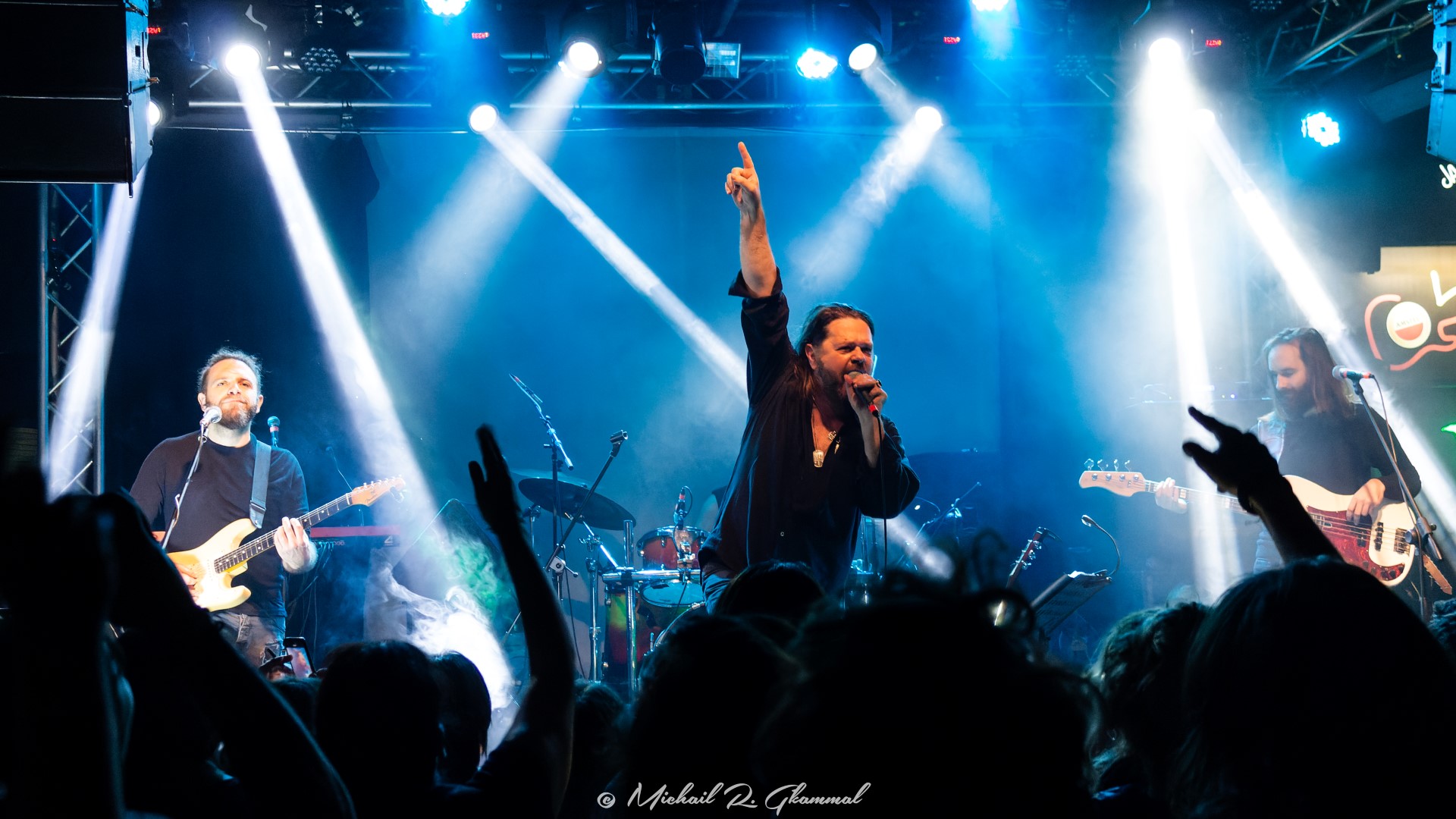 Magic de Spell, Δημήτρης Μητσοτάκης και Υπόγεια Ρεύματα στο Κύτταρο