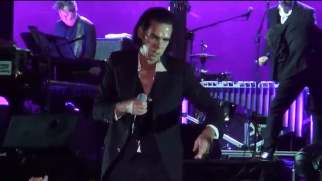 Τι είπε ο Nick Cave όταν είδε (από μακριά) τον Sting στην πλατεία Συντάγματος