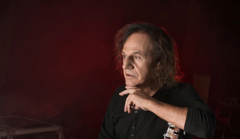 Κερδίστε προσκλήσεις για τη συναυλία του Βασίλη Παπακωνσταντίνου στο θέατρο Πέτρας