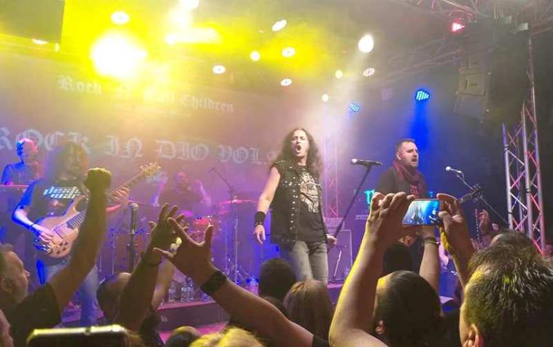 Οι Rock n Roll Children,  αποτίουν live φόρο τιμής στον Ronnie James Dio 
