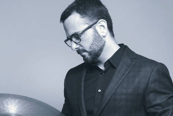 «Αν ακούσει κανείς προσεκτικά τον δίσκο, θα ακούσει ανάσες, γυρίσματα σελίδων...»