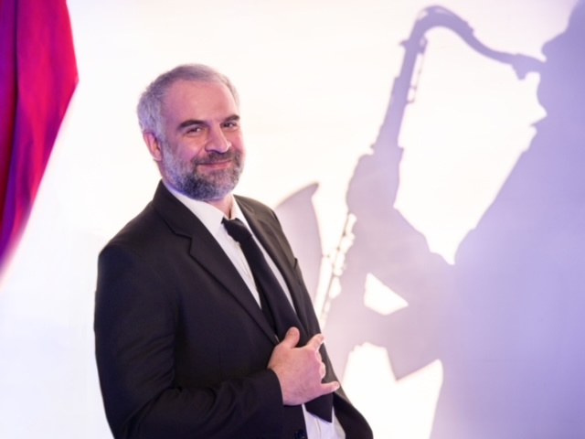 Ο Πέτρος και ο Λύκος στον Ελληνικό Κόσμο