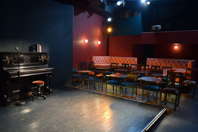 Το πρόγραμμα του Red Jasper Cabaret Theatre