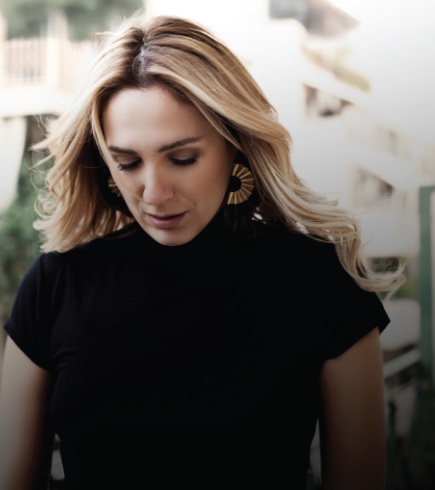 Η Βίκυ Καρατζόγλου στο Σταυρό του Νότου Plus