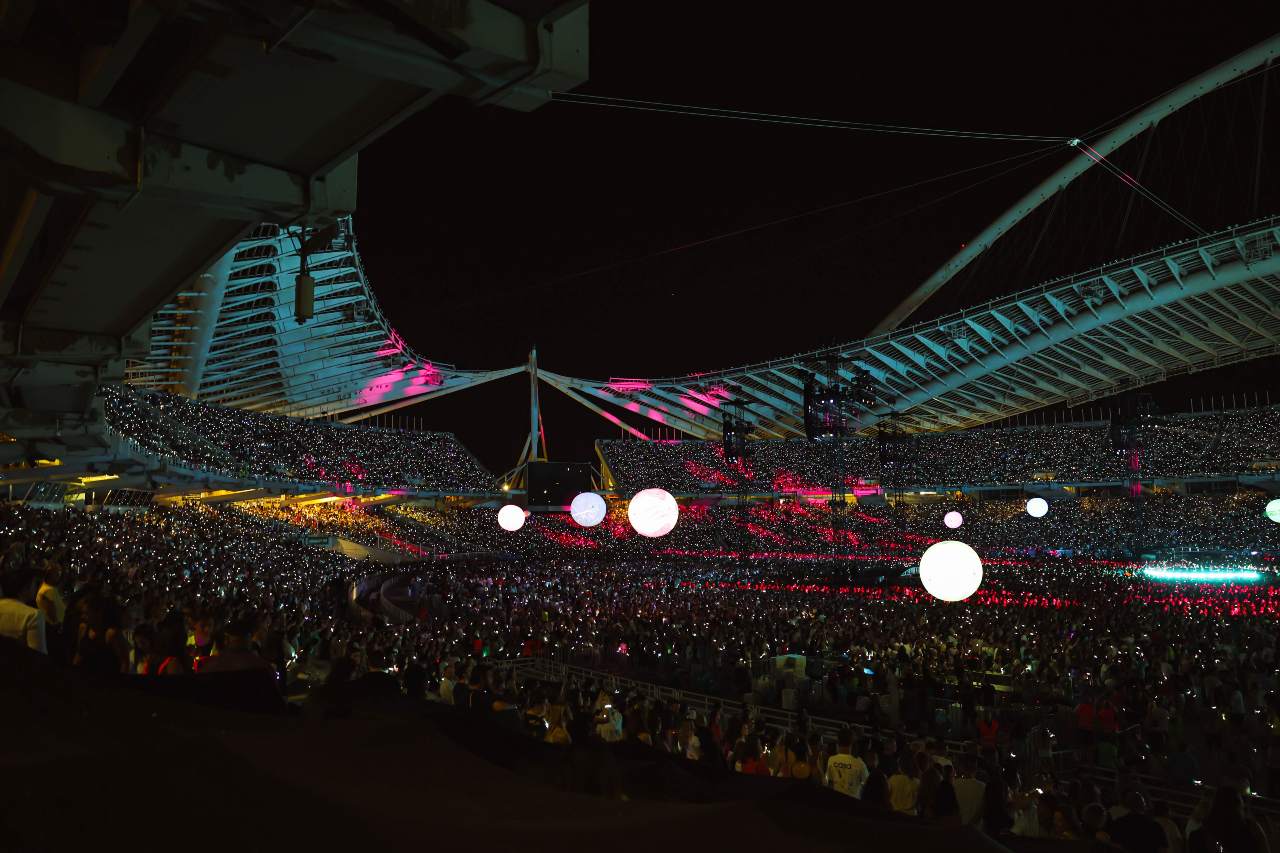 Είδαμε και τις δύο συναυλίες των Coldplay και κάνουμε συγκρίσεις