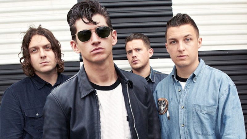 Νύχτα με τους Arctic Monkeys στο Kosmos 93.6