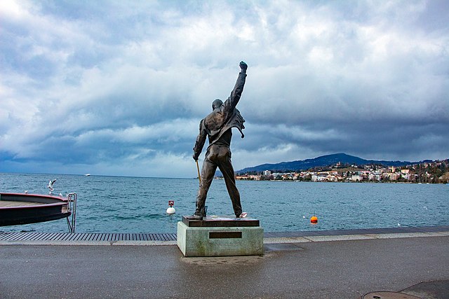 Τα υπάρχοντα του Freddie Mercury θα πωληθούν από τη φίλη του Mary Austin