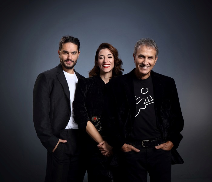 Ο Γιώργος Νταλάρας προσκαλεί την Μαρίζα Ριζου και τον Χρήστο Μάστορα στο Christmas Theater