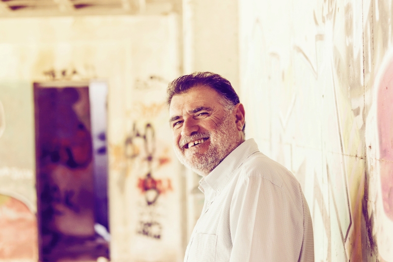 Ο Γιάννης Χαλκιαδάκης στο Γυάλινο Up Stage