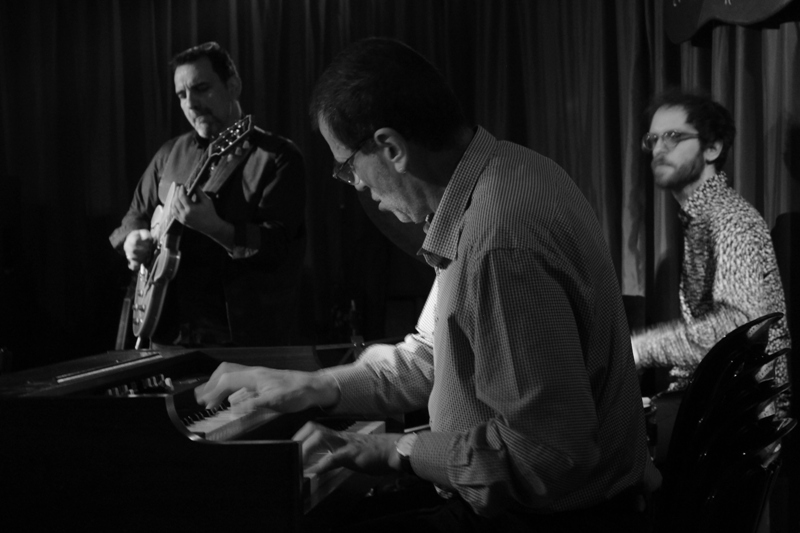 To flying jazz trio στο Jazzét