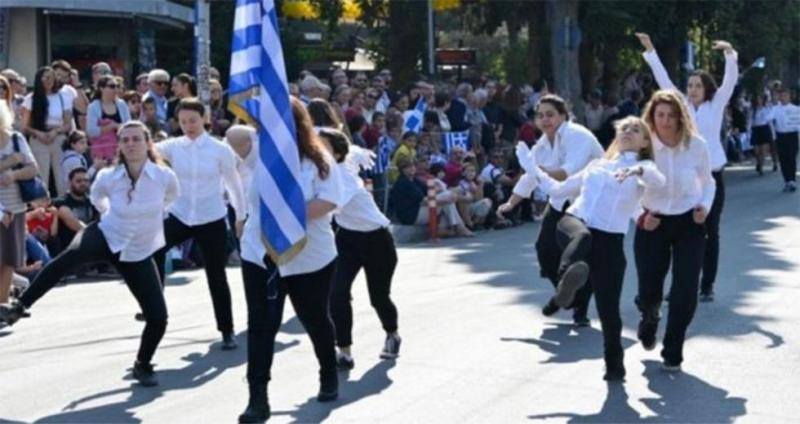 Η «Εφ.Συν.» υπέρ των κοριτσιών, η «Δημοκρατία» εναντίον