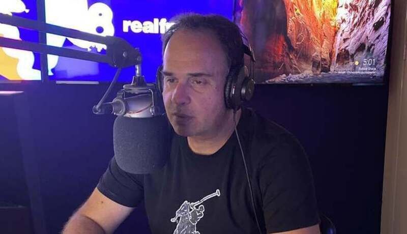 Πρωινή ενημέρωση από τις 4 στον Real 97.8 με τον Σπύρο Παπαδάκη