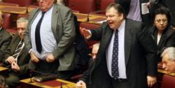 ΤΟ ΣΥΝΤΑΓΜΑ (ΤΟ ΚΑΝΟΝΙΚΟ, ΟΧΙ Η ΠΛΑΤΕΙΑ) ΣΤΑ ΣΚΟΥΠΙΔΙΑ
