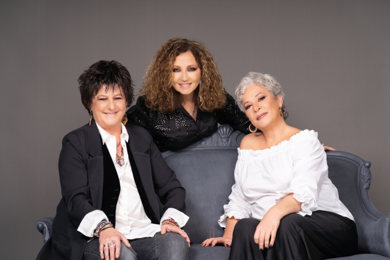 Η Γλυκερία, η Μελίνα Κανά και η Φωτεινή Βελεσιώτου στην Ακτή Πειραιώς