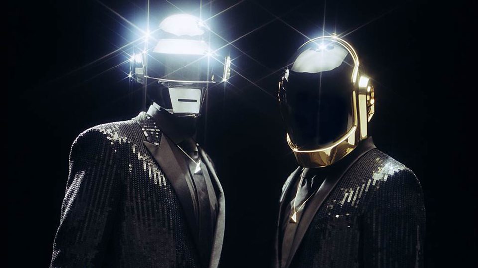Οι Daft Punk διαγράφουν το Around The World γιατί έγιναν... «flat earthers»