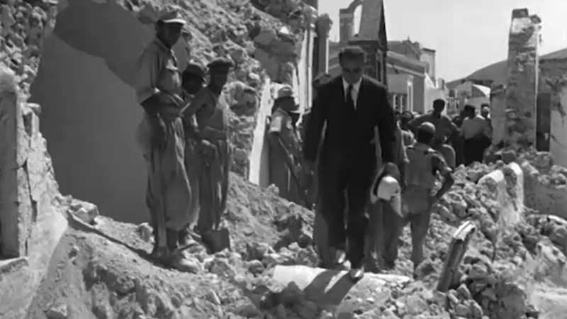 Η περιοδεία του Κωνσταντίνου Καραμανλή στη σεισμόπληκτη Σαντορίνη του 1956 στο Αρχείο της ΕΡΤ