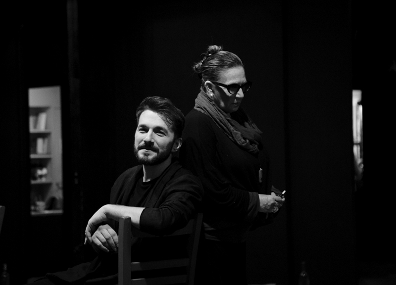 Ο Θοδωρής Βουτσικάκης στο θέατρο Τέχνης με την υπογραφή της Λίνας Νικολακοπούλου