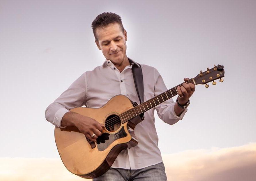 Ο Παύλος Καρποδίνης στο Γυάλινο Up Stage