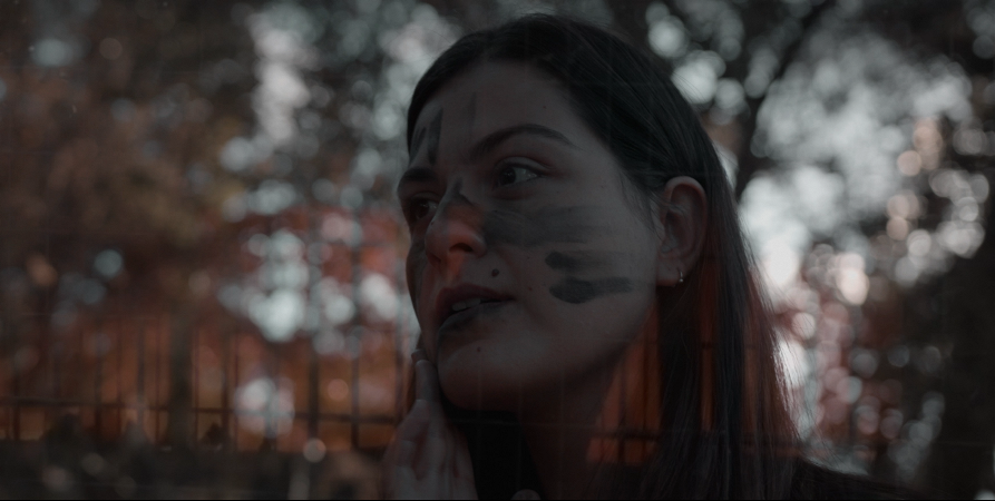 «Όλη η γη μια φωτιά»: Το νέο τραγούδι της Πολυξένης Καράκογλου