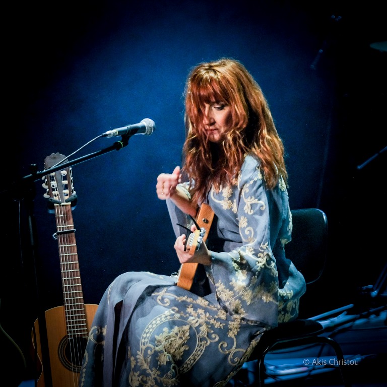 Η Μαρία Παπαγεωργίου τραγουδά Θάνο Μικρούτσικο στο Κηποθέατρο Παπάγου