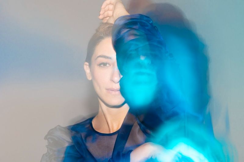 Η Μαρίζα Ρίζου στο θέατρο Βράχων