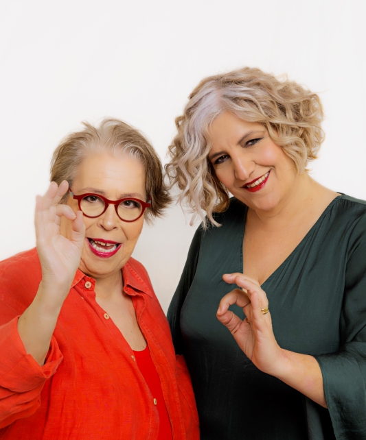 Δήμητρα Γαλάνη και Μάρθα Φριντζήλα στο θέατρο Λυκαβηττού