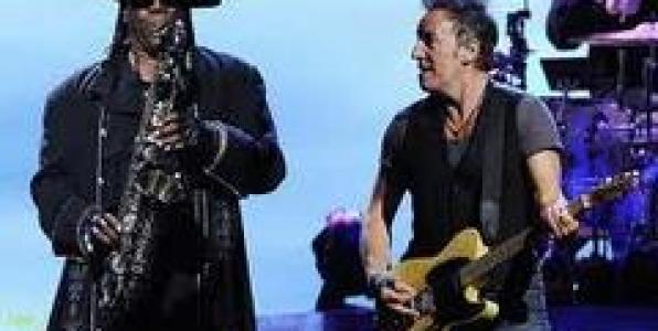 AΦΙΕΡΩΜΑ ΣΤΟΝ CLARENCE CLEMONS ΣΤΟ KOSMOS 93,6