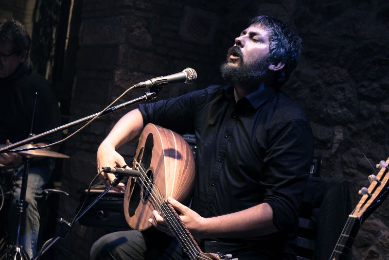 Γιώργης Μανωλάκης και Couleur Locale